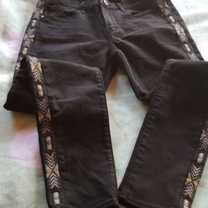 Driftwood Jean's size 27 embroidered